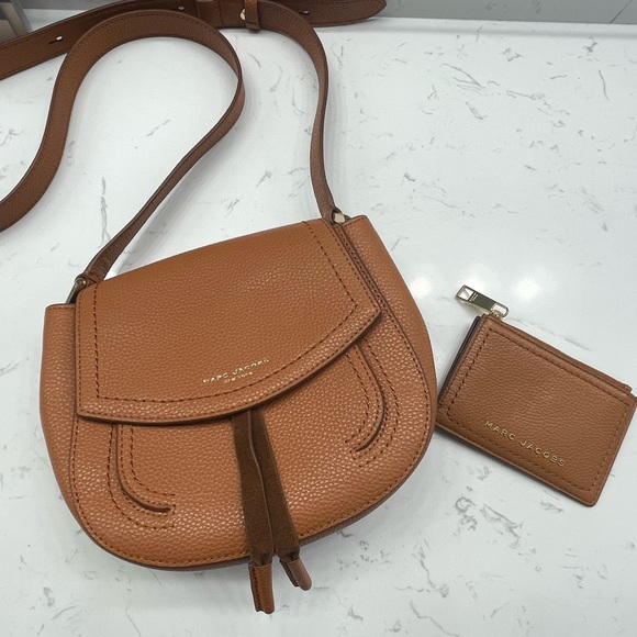 Marc Jacobs Handbags - Marc Jacobs Smoked Almond adjustable shoulder/crossbody bag.